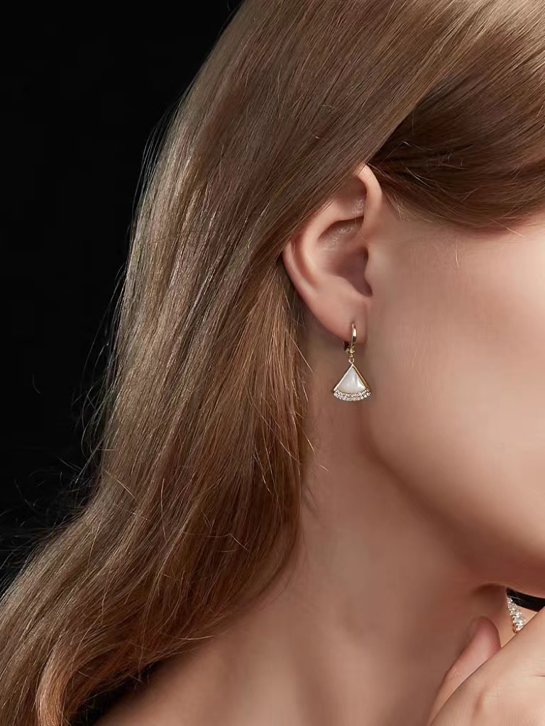 50-60岁适合的耳饰,40-50岁戴什么耳环好