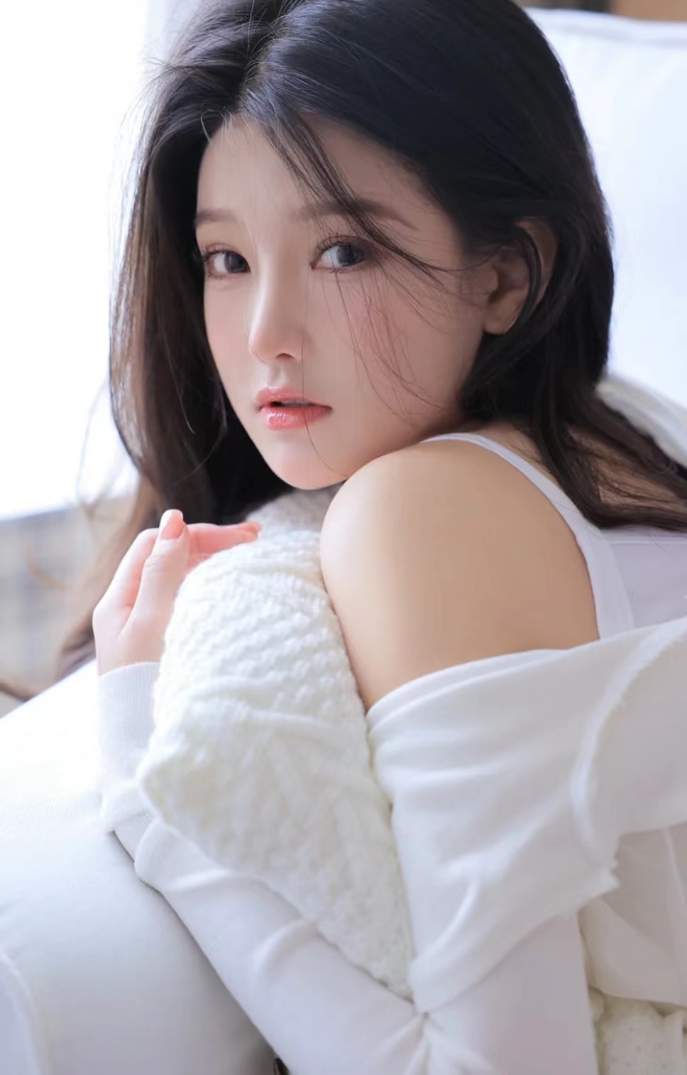 吸引异性的眼神图片,女生眼神犀利有气场图片