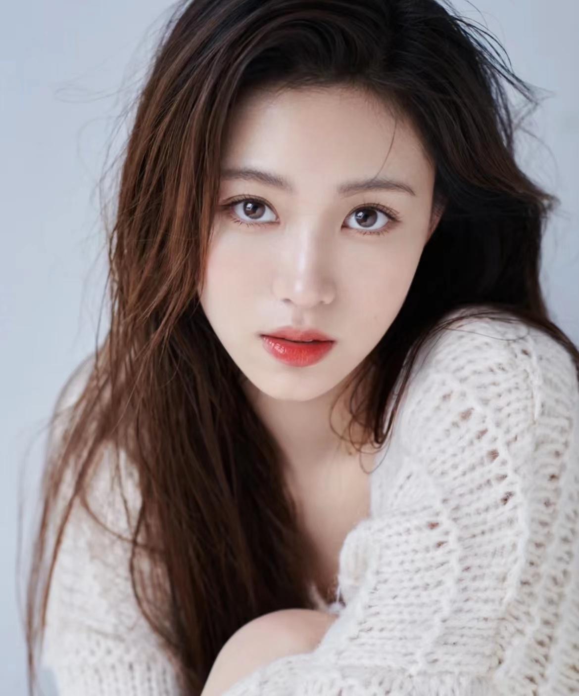 吸引异性的眼神图片,女生眼神犀利有气场图片