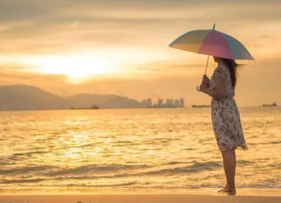 如何看出一个女人爱你还是爱你的钱