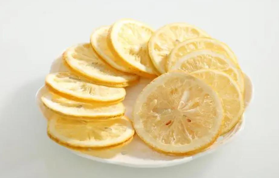 鲜柠檬切片后怎么保存，柠檬水的正确冲泡法