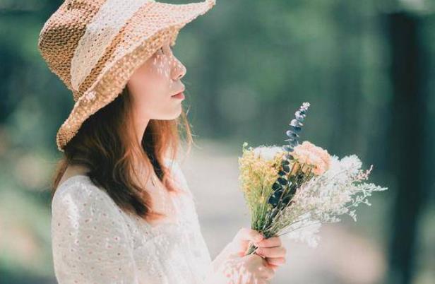 为什么中年女人越优秀越没人要,中年女人太优秀就没人要吗