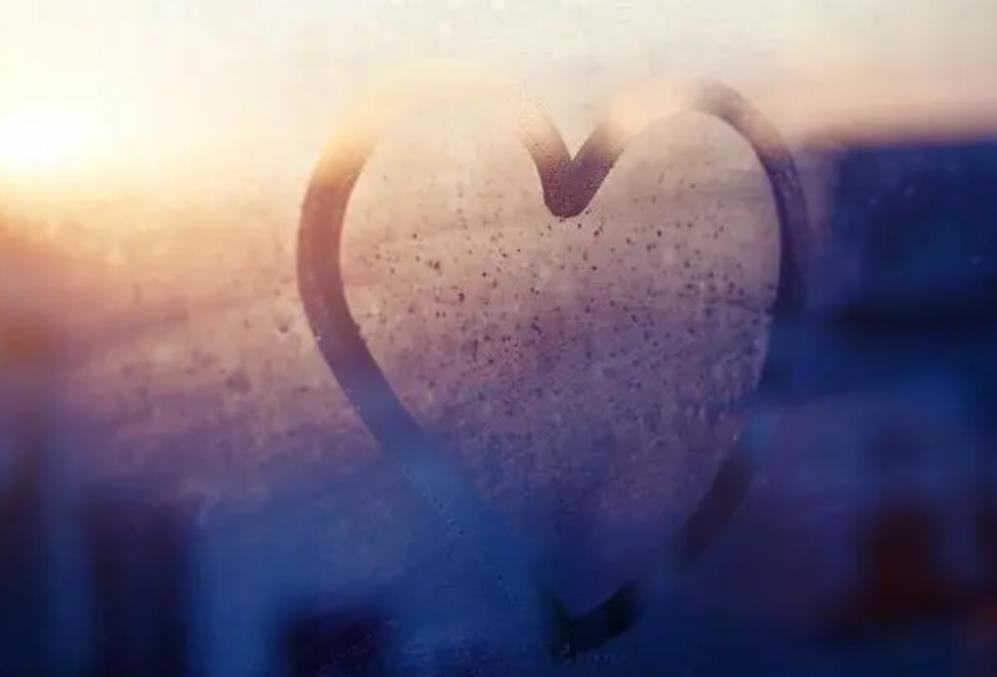 男人什么样的聊天方式代表不爱你,男人聊天有事说事是冷漠无情吗