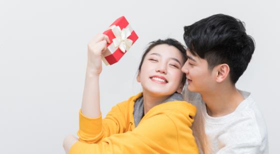 中年男人最想要的撒娇方式，让男人上瘾的女人高情商撒娇方式