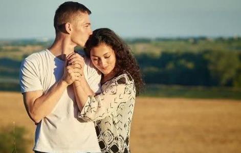 男人变心了为什么还时常来撩你,为什么变心的男人还时常会联系你