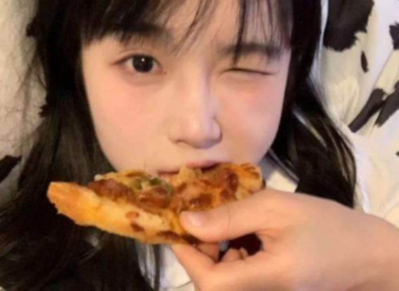 结婚了还和别的异性聊天正常吗,女朋友老跟异性聊天算不算出轨