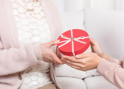 母亲节送婆婆什么礼物,母亲节送婆婆什么礼物比较合适