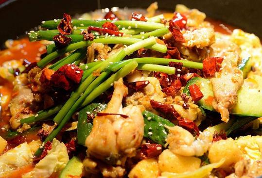 牛蛙为什么吃起来有点苦涩,干锅牛蛙川式做法