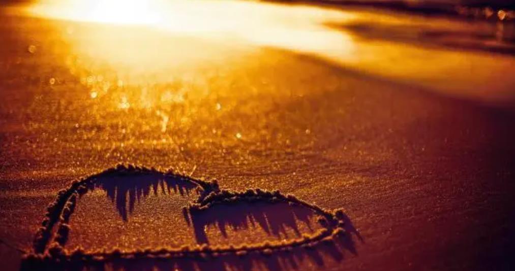 男人害羞的行为表现，男人在你面前害羞意味着什么