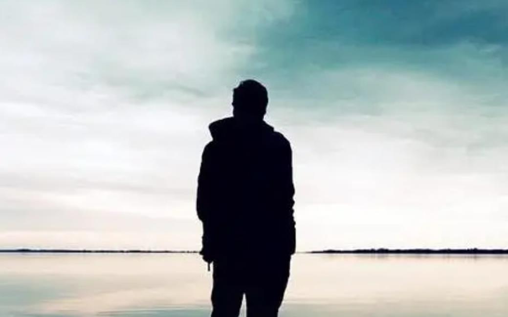 理智的男人越想念会越不联系吗,理智的男人爱得克制吗