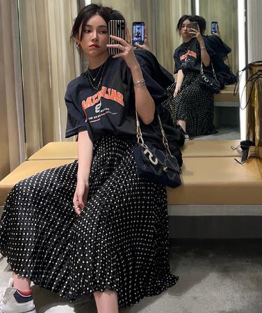 波点裙适合优雅的中年女人吗,波点裙和什么衣服搭配不死板