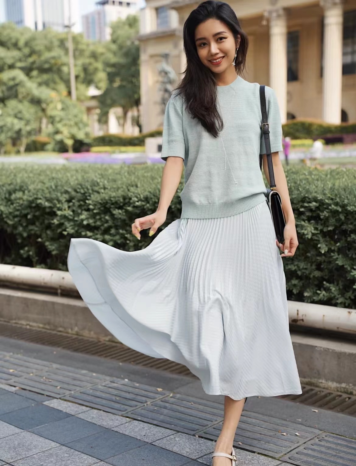 黑皮肤十大最显白的衣服,黑皮肤的女孩穿什么色的衣服显白