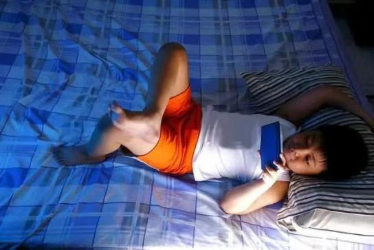 一招让孩子不玩手机，怎么样合理安排孩子玩手机的时间