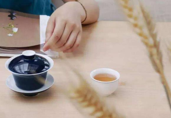 3个细节看女人有没有城府,有城府的女人就是心机深沉吗