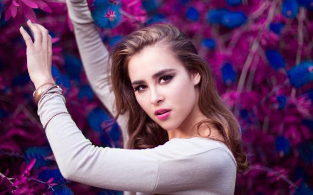 中年女人不拒绝异性的心理，不拒绝也不接受的意思