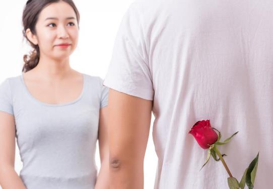 爱人后女人隐藏不了的三个特征,女人是不是藏不住爱意