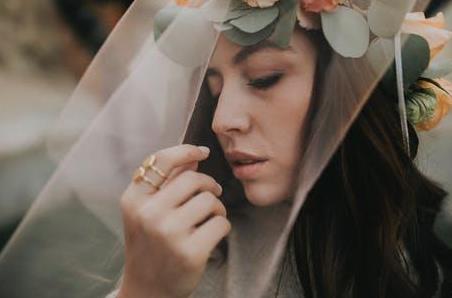 爱人后女人隐藏不了的三个特征,女人是不是藏不住爱意