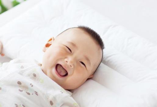 宝宝能不能用枕头，宝宝什么时候可以开始用枕头