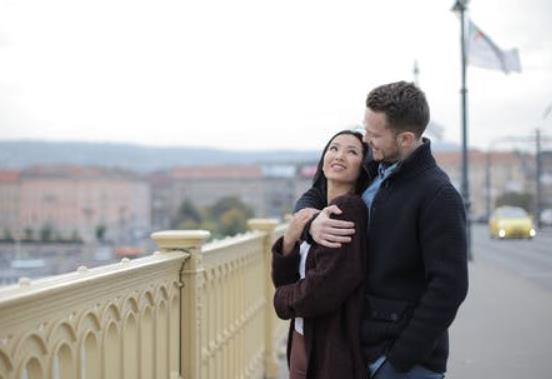 半路夫妻之间钱要分清楚吗,半路夫妻是不是更难建立信任