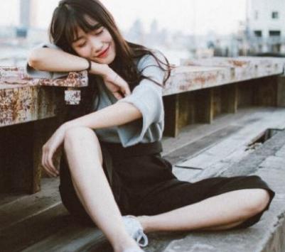 男人喜欢从后面抱女人说明什么,男人从后面抱住女人的意思