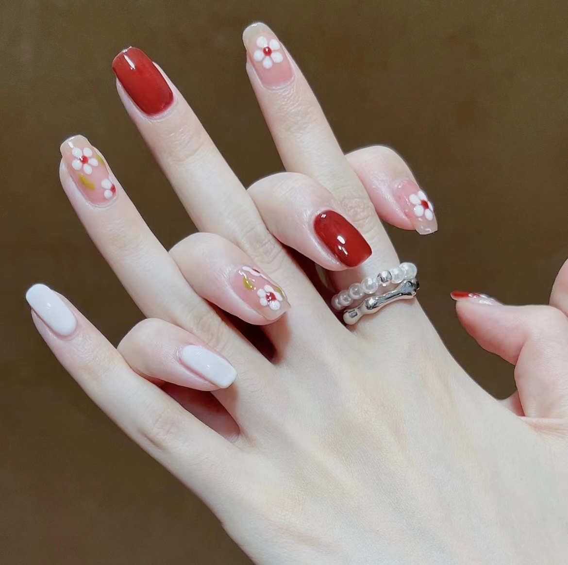 美甲款式图片2022显白夏天,2022最火美甲显白