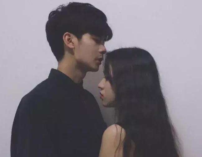 太黏女朋友的男生好吗,为什么总喜欢粘女朋友