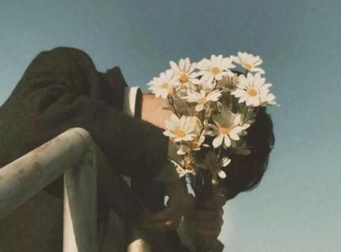 男生什么行为算追女生,男生怎么暗示女生谈恋爱