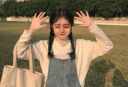 一个男人有意无意会敲我头,男生为什么老敲我头