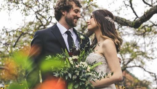 夫妻多少岁适合分房，夫妻分房睡多年意味着什么