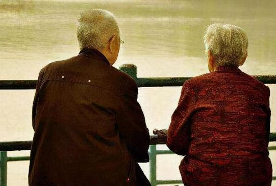 老了没有老伴怎么过，人老了没有老伴时记得依靠3种人