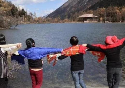 大妈穿搭有什么特点,怎么避免大妈穿搭