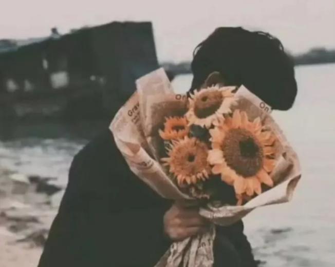 很久不见的情侣送什么花，花语代表好久不见的是什么