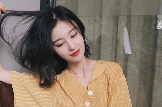 怎么判断自己适合中分还是偏分,偏分发型的女人会不会显得刻薄