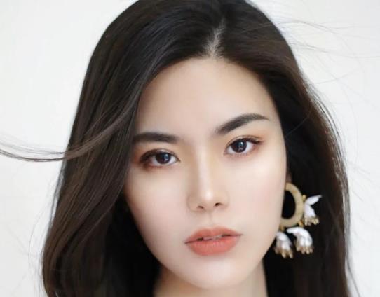 怎么判断自己适合中分还是偏分,偏分发型的女人会不会显得刻薄