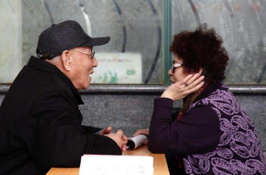 中老年异性相处的忠告,中老年人婚恋为何难做到两情相悦