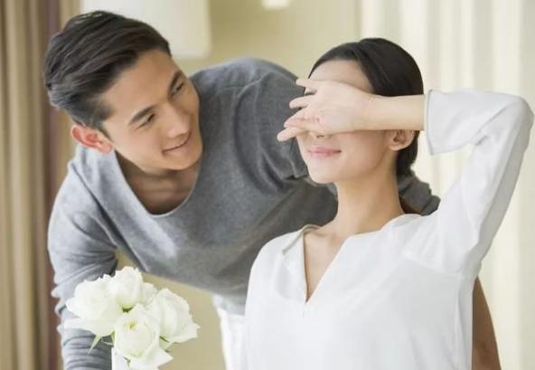 不送礼不注重仪式感的男人是否能要,不花钱不陪伴的男人值得交往吗