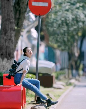 女人哪种坐姿最吸引人，女生最有吸引力的坐姿