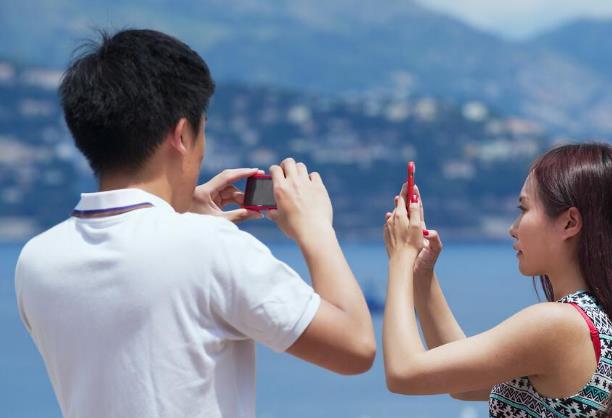 中年男隐忍感情的表现,老男人隐藏感情的表现