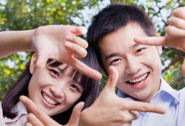 中年男隐忍感情的表现,老男人隐藏感情的表现