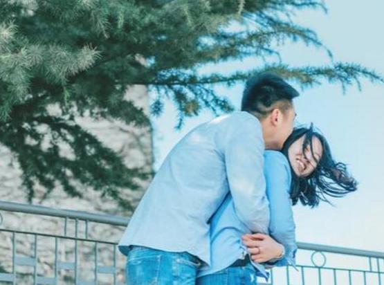 男人眼里真正走心的安慰，男人需要人安慰的三个时刻