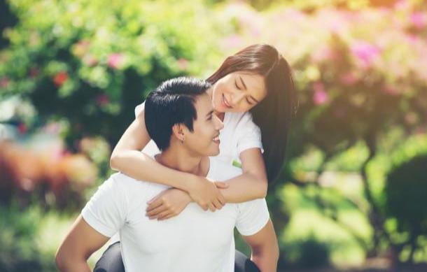 男人眼里真正走心的安慰，男人需要人安慰的三个时刻