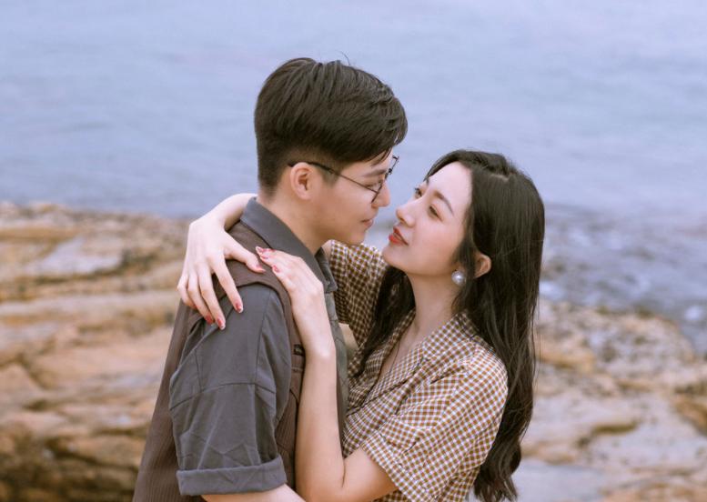 男人眼里真正走心的安慰，男人需要人安慰的三个时刻