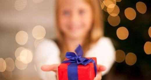 不喜欢的人送你礼物怎么办，不喜欢的人送你东西要接受吗