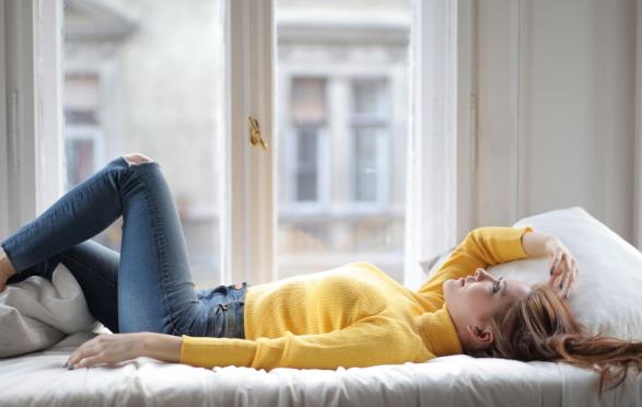 女人到中年遇上爱情要主动吗,主动的女人会不会显得掉价