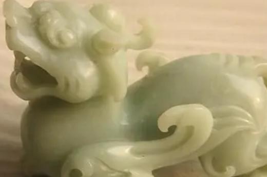 女人手上戴什么最吉利,属虎本命年手上戴什么好