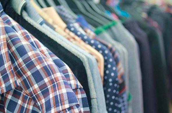 衣服该正着晒还是反着晒，新衣服一定要洗吗