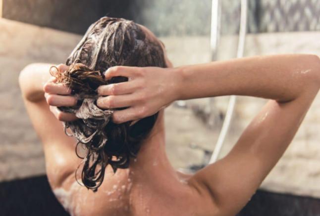 跟老公一起洗澡的坏处，夫妻之间冬天经常一起洗澡好吗