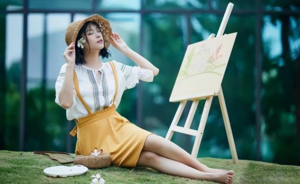 女生不反抗你摸她头发代表什么，摸一个女生头发她不反抗说明什么