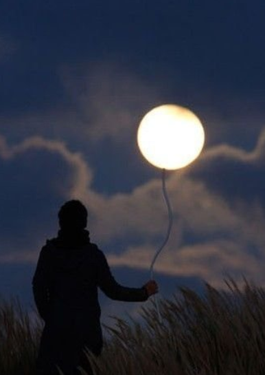 一个人孤独望月图片