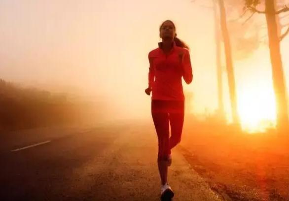 每天跑步5公里一个月后会怎么样，早上跑步和晚上跑步哪个效果好